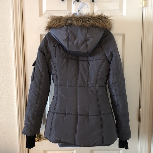 Beautiful gray puffer jacket - Picture 14 of 16